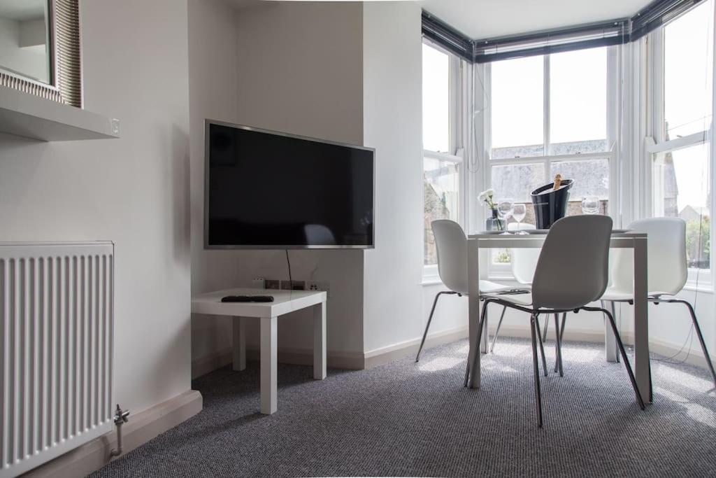 Stunning 2 Bed Apartment With Sea Views, Penzance Luaran gambar
