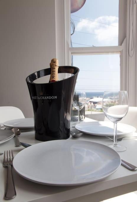 Stunning 2 Bed Apartment With Sea Views, Penzance Luaran gambar