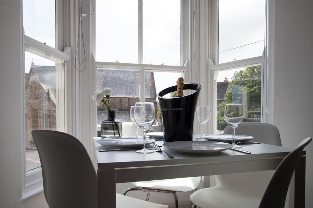Stunning 2 Bed Apartment With Sea Views, Penzance Luaran gambar