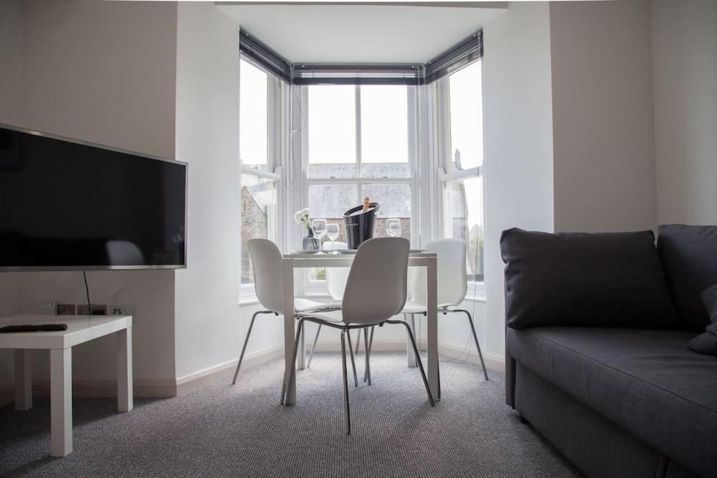 Stunning 2 Bed Apartment With Sea Views, Penzance Luaran gambar
