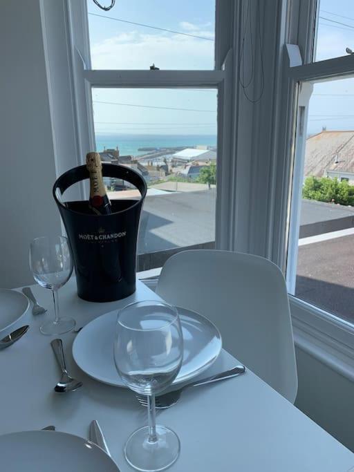 Stunning 2 Bed Apartment With Sea Views, Penzance Luaran gambar