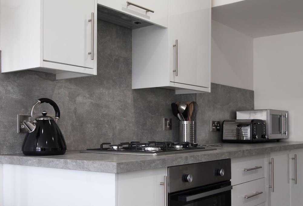 Stunning 2 Bed Apartment With Sea Views, Penzance Luaran gambar