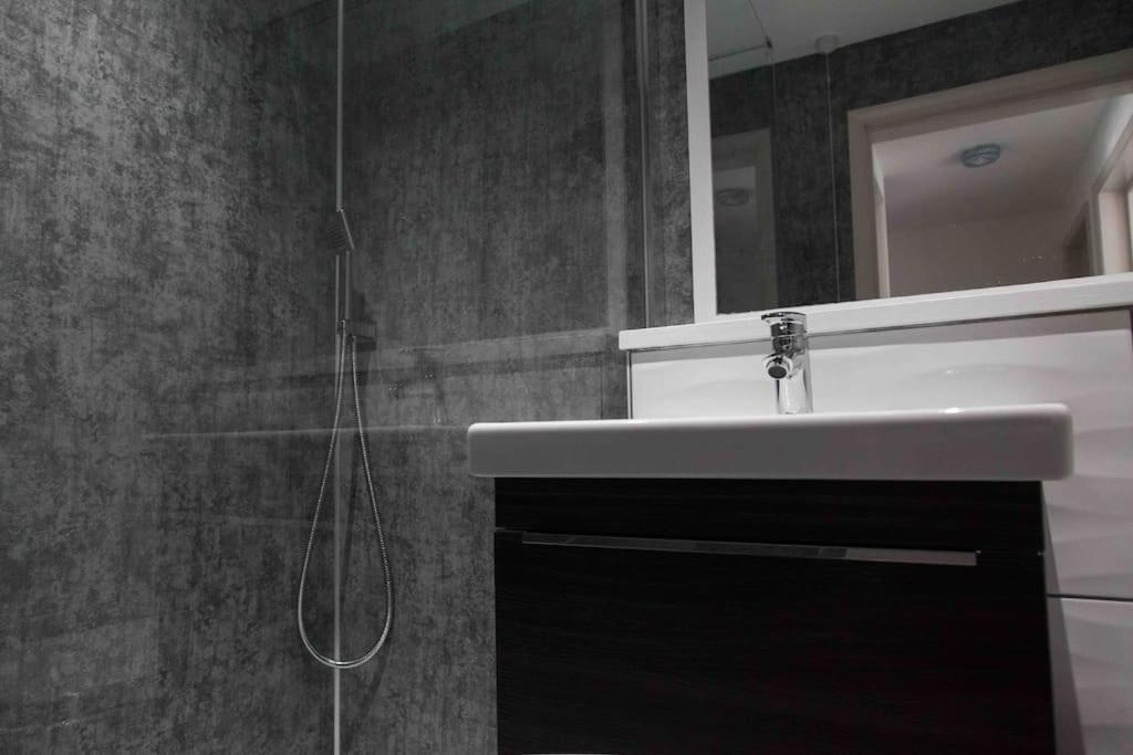Stunning 2 Bed Apartment With Sea Views, Penzance Luaran gambar